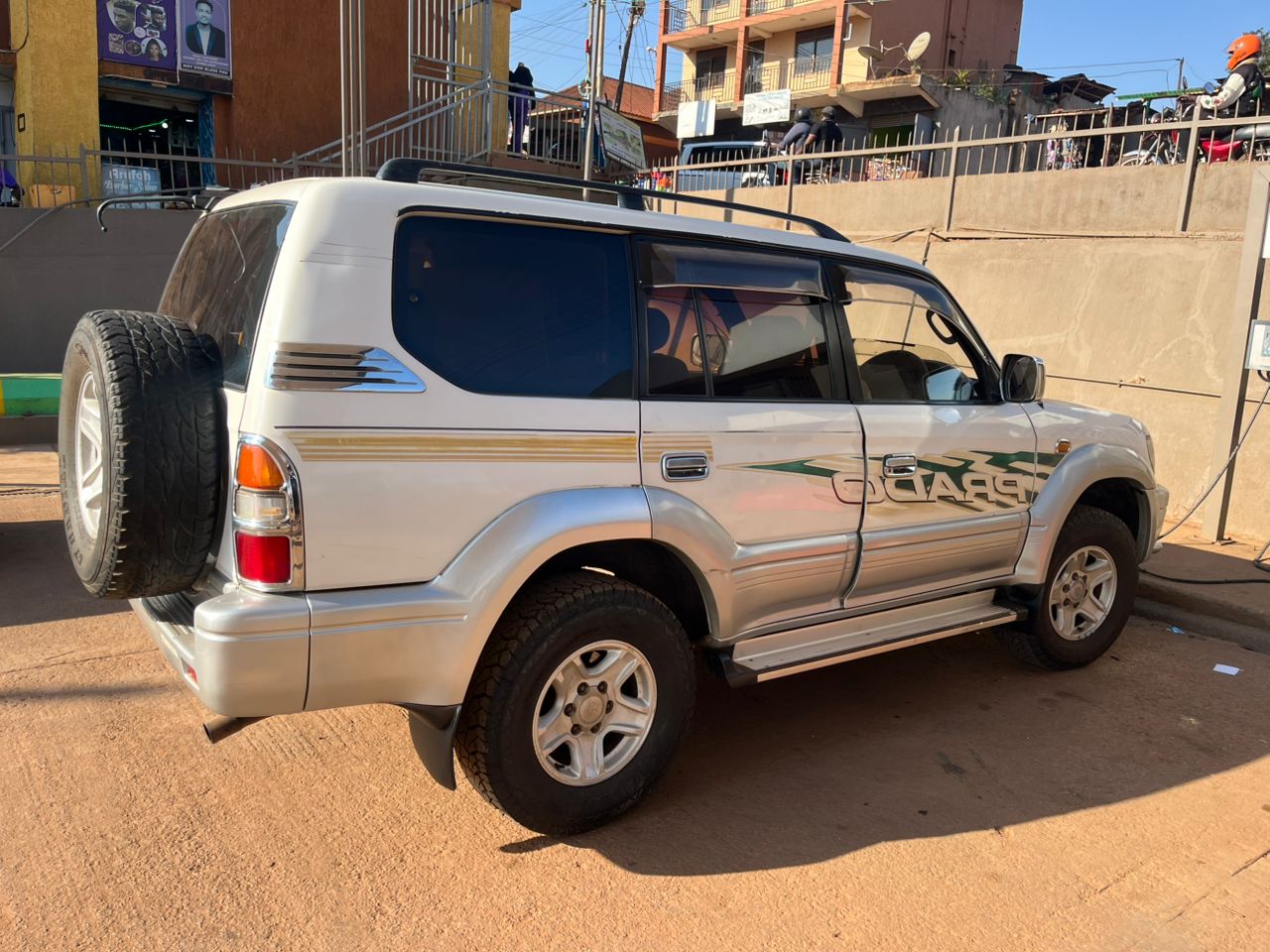 Top Ways to Save Big on Uganda Car Rentals